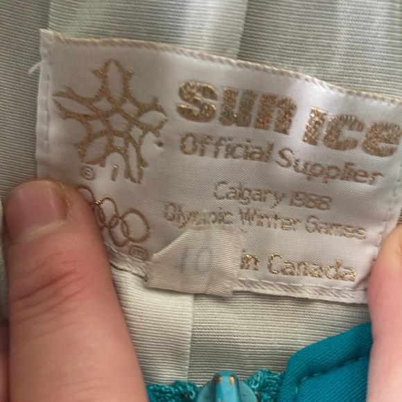 Perfectt condition ultra vintage SUNICE bibbed snow suit. Size small - Picture 2 of 4